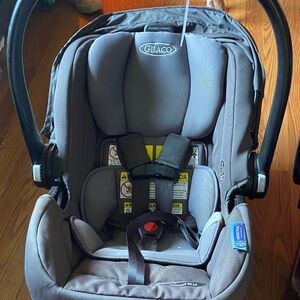 Graco Gray Infant Car Seat